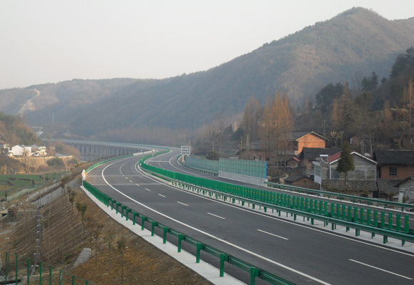 18、陜西省 十堰至天水聯(lián)絡(luò)線(xiàn)陜西境安康至漢中公路工程