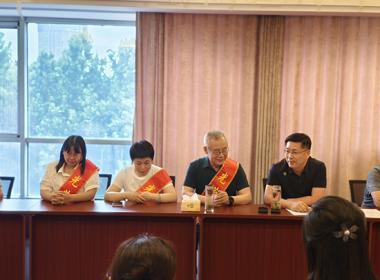 公司舉辦光榮退休儀式